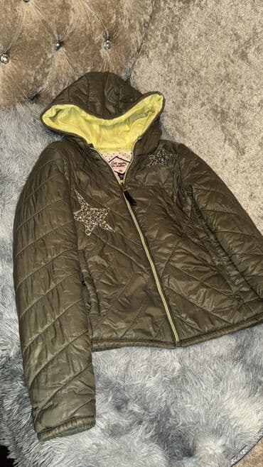 Kabrolar: Qız uşaqları üçün kapüşonlu yüngül qış gödəkçəsi - Rəng: zeytun — 1