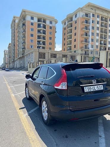 w211 disk teker: Honda CR-V krossover, qara rəngdə, geniş və rahat salonlu modeldir — 10
