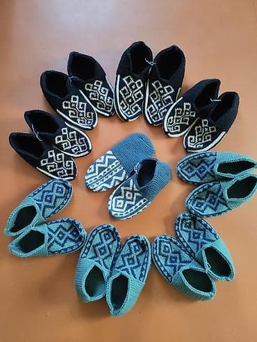 armani saat: Əl işi toxuma ev ayaqqabıları (naqqişli corab-çarıqlar) - Material — 1