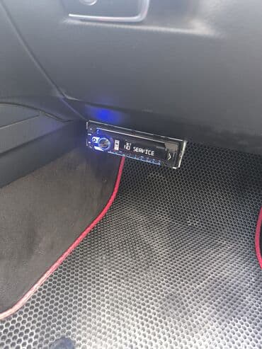 arxa monitor: Avtomobil üçün tam səs sistemi Tərkibi: - Arxa rəfdə 4 ədəd 6.5” — 3