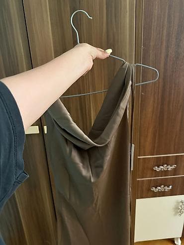 klassik qadın cinsləri: 1 ci 30 azn H&M marka 3cu10 azn 4 cu30 azn Pul and bear marka 6 ci — 9