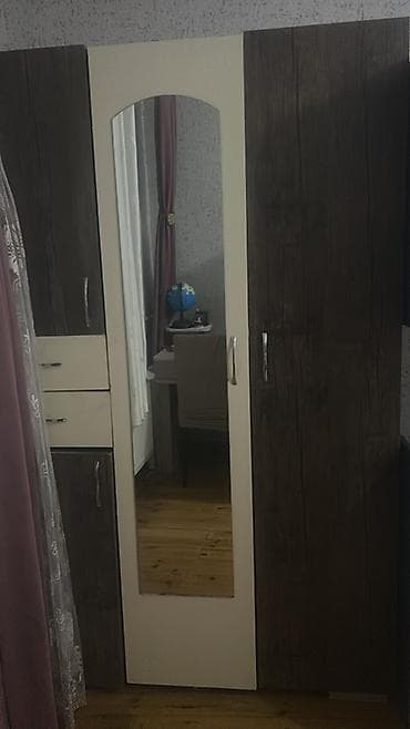 3 qapılı, Güzgülü, Qəhvəyi, Digər material, Açılan, Düz dolab