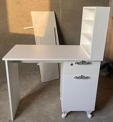 Düz masa, Stulsuz, Polkalı, Siyirməli, Sadə laminat