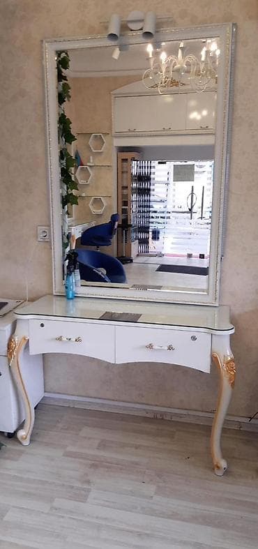 jysk mebel: İşlənmiş, Makiyaj üçün masa, Güzgülü — 1