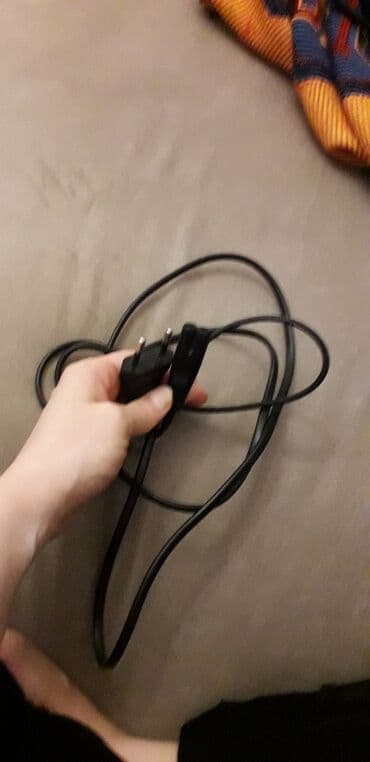 kabel internet: Kompüter bi̇rləşdi̇ri̇ci̇ kabellər 12 dənə var. Bi̇ri̇ 3 manata — 8