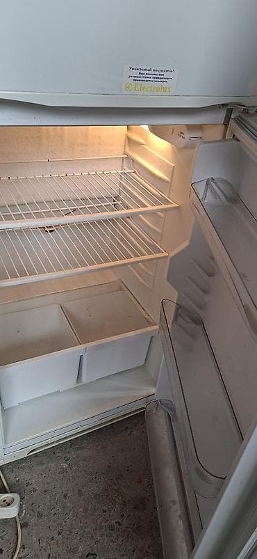 metbex qazlari: 2 qapılı Electrolux Soyuducu Satılır, rəng - Ağ — 2