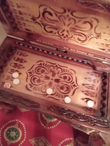 стол из массива дерева: Razlşmax yol - Material: tam ağac, əl işi oyma naxışlı. - Qapaqlı — 1