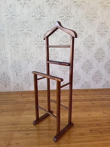 Mebel: Taxta kişi geyim asılqanı – valet stand - Material: bərk ağac — 1