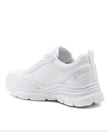 kisi krasofkalari: Ağ rəngli idman ayaqqabısı - Ümumi görünüş: Minimalist tam ağ dizayn — 3