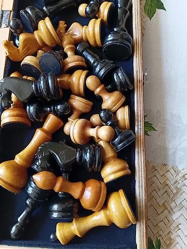 gitara qara: Taxta şahmat dəsti - Material: cilalanmış ağacdan hazırlanmış lövhə — 4