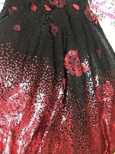 don: Qırmızı güllü payetli gecə libası - Model: çiyinləri açıq, strapless — 9