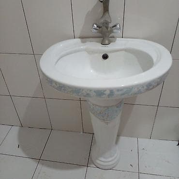 Pilleli ayaqlı mərmər naxışlı hamam lavabosu - Material: keramika -