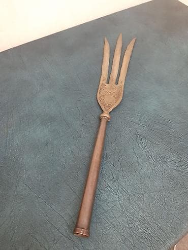 Məhsul: Üçdişli Mis Nize basligi Təsvir: - Material: Dəmir/metal