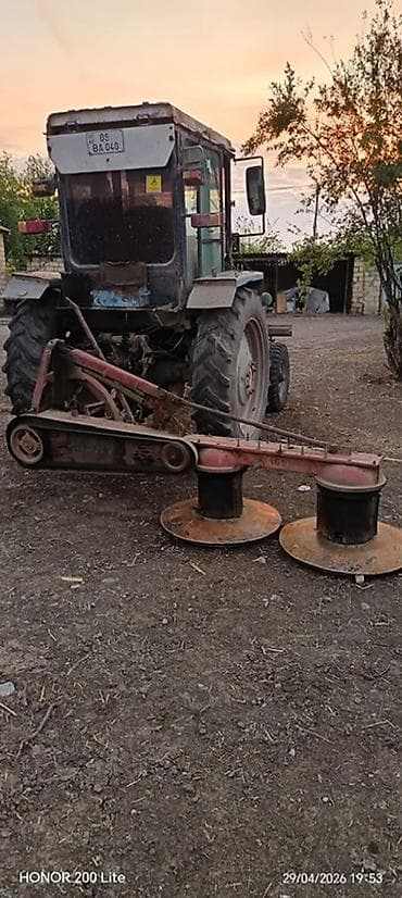 bağ traktoru: Tıraxdır Satılır T 28 Təkər təzə dəyişilib yan güzgüsü taxılmıyıb — 1