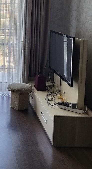 TV altlığı: Düz TV altlığı, Polkasız, Laminat — 2