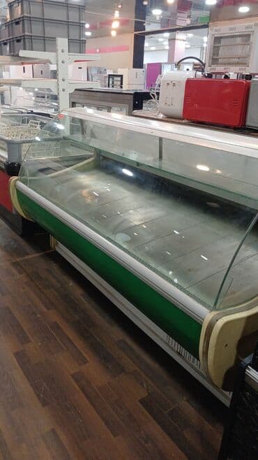 Soyuducu vitrinləri: Soyuducu vitrin – mağaza/kafe/bakery üçün - Önü qabarıq şüşəli, geniş — 1