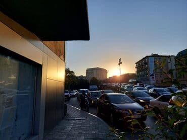 аренда торгового места в магазине: 28 may metrosuna yaxın Bakixanov küçəsində yerləşən ümumi sahəsi 500 — 4