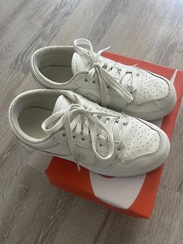 Nike Air Jordan Low, ağ rəng Xüsusiyyətlər: - Klassik Air Jordan Low