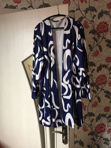 russia jaket: Uzun kardiqanqarishiq rengler,goy ve aq yungul üst geyim.Весенний — 1