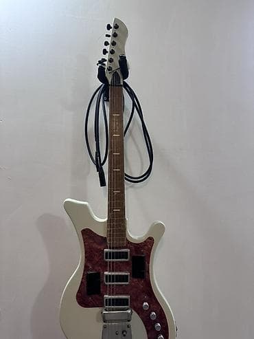 gitara kabel: Gitara ideal veziyyetdedir. islekdir. uzerinde qara Fender burgular — 1
