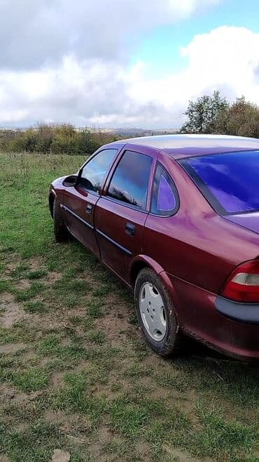 Opel Vectra: 1.6 l | 1997 il Sedan