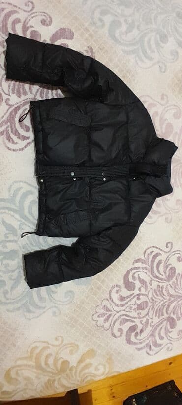 Qara şişmə qış gödəkçəsi - Rəng: qara - Model: qısa/krop uzunluq