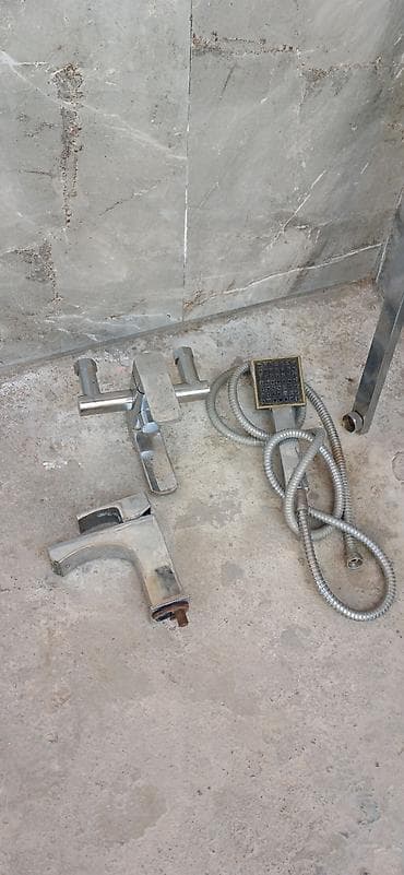 Hamam Duş krantı və moydadır unvalnik krantı işləmişdir təzə deyil