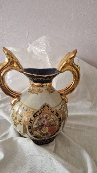 dekor güllər: Bir vaza, Farfor — 2