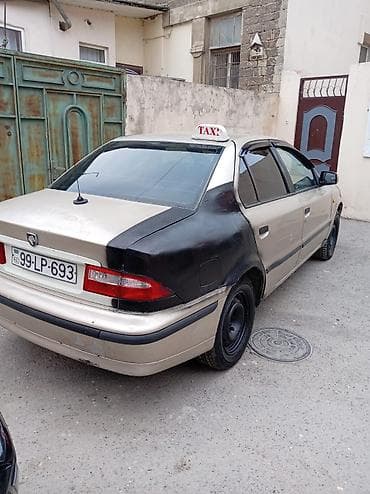 Ehtiyat hissələri: Avtomobil: Sedan tipli, qızılı rəngdə (arxa sağ hissədə qara rəngli — 4