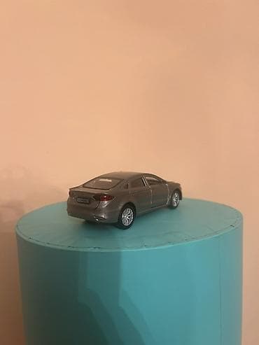 Oyuncaqlar: Metall oyuncaq avtomobil – sedan model. Xüsusiyyətlər: - Gümüşü — 10