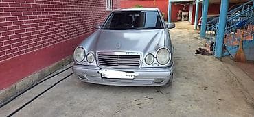 vita mercedes: Mercedes-Benz E-Class: 2.4 l | 1999 il Sedan — 2