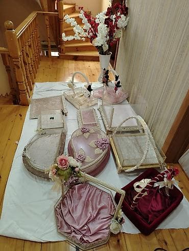 Xoncalar hamsı birlikdə dəst satılır. İçində üzük qapı, konfet qabı lalafo.az -da Xoncalar hamsı birlikdə dəst satılır. İçində üzük qapı, konfet qabı