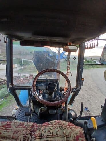 bal süzen: Belarus MTZ traktor 893 - Rəng: Mavi, tam kabinli - Ön çəngəl və ağır — 5