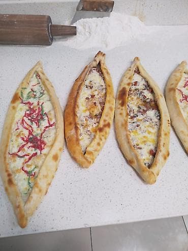 Mətbəximizdən isti-isti lavaş xəmirdən hazırlanan pide və pizza