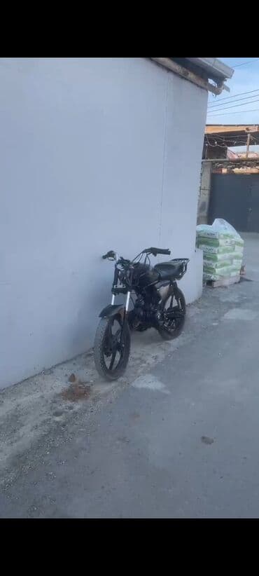 Şəhər içi və qısa məsafələr üçün yüngül motosiklet. Xüsusiyyətlər: -