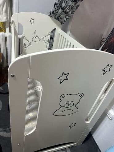 столик на кроватку: Для девочки и мальчика, Четырехугольная, Колыбель, С бортиками, С матрасом, Без механизма качания — 2