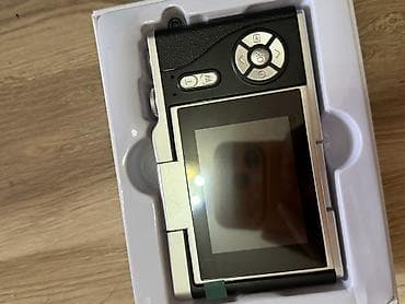 Foto və videokameralar: Rəqəmsal foto/video kamera – çevrilə bilən ekranlı - Lens: F=5.0 mm — 3