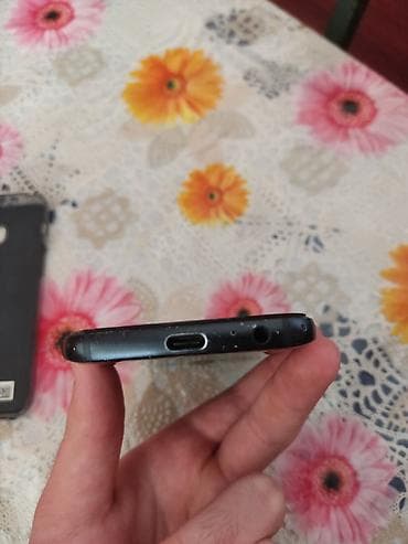 telefon ucuz: Samsung Galaxy A3 2017, 16 GB, rəng - Qara, Barmaq izi — 5