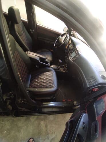 hundai disk: Hyundai Accent – sedan, qara rəng. Xarici: - Qara gövdə, qara — 4