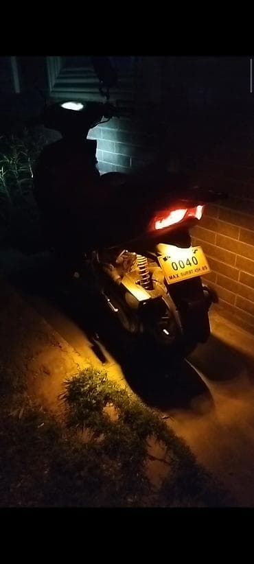 - Rəng: qara - Oturacaq: iki nəfərlik geniş və rahat - Mühərrik