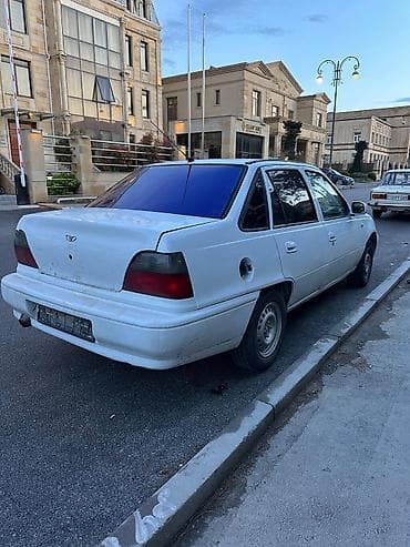 devo neksiya: Daewoo Nexia: 1.5 l | 2008 il Sedan — 4