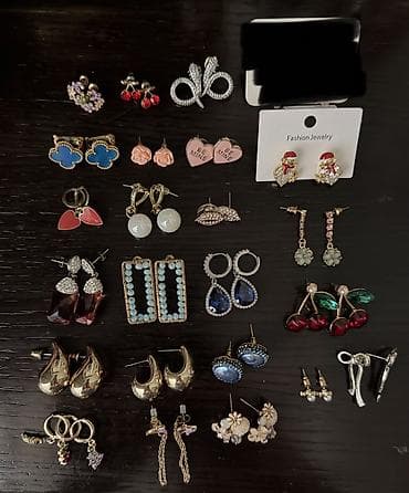 Qadın sırğaları seti - Material təsviri: bijuteriya metallarından lalafo.az -da Qadın sırğaları seti - Material təsviri: bijuteriya metallarından