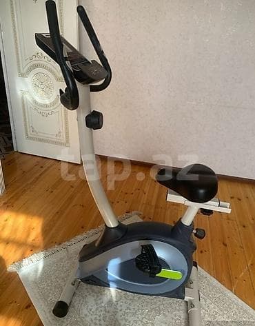 Bu velotrenajor evdə məşq etmək üçün ideal vasitədir. Oturacağın və