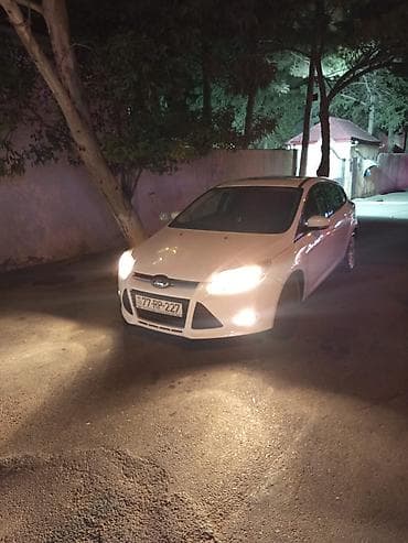 kia ceed oluxana: Ford Focus: 1.6 l | 2014 il 83000 km Sedan — 4