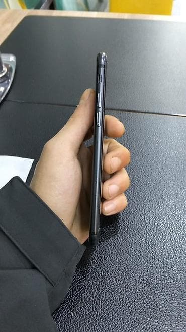 iphone 2 ci el: IPhone 7, 32 GB, Qara, Qırıq — 1