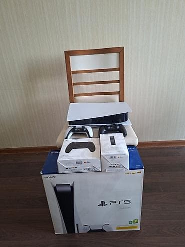 ps3 hard disk: Sony PlayStation 5 diskli versiya. Əla vəziyyetde. 2 eded dir. Evde — 4
