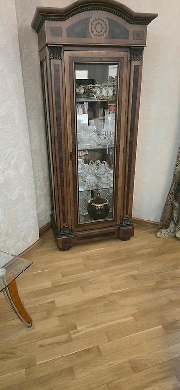 Şüşəli dolab vitrini, İşlənmiş, Ünvandan götürmə