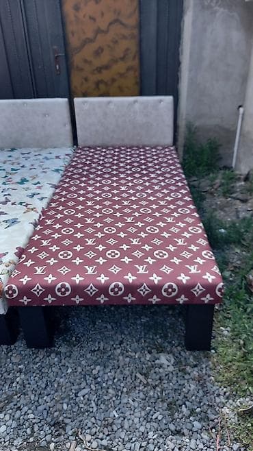 Təzə çarpayılar. 1 nəfərlik çarpayılar 60 manat .2 nəfərlik taxt 110 — 3