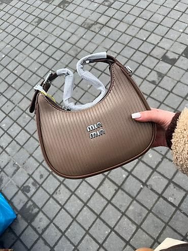 Личные вещи: A kllas canatlar.magazada satışı 60-70 AZN olan çantalar sadəcə 30 — 2