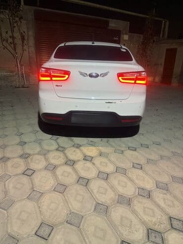 mercedes e 240: Kia Rio sedan - ağ rəng,4qpı,servizdir,bez krasqadır və bərəbər — 7